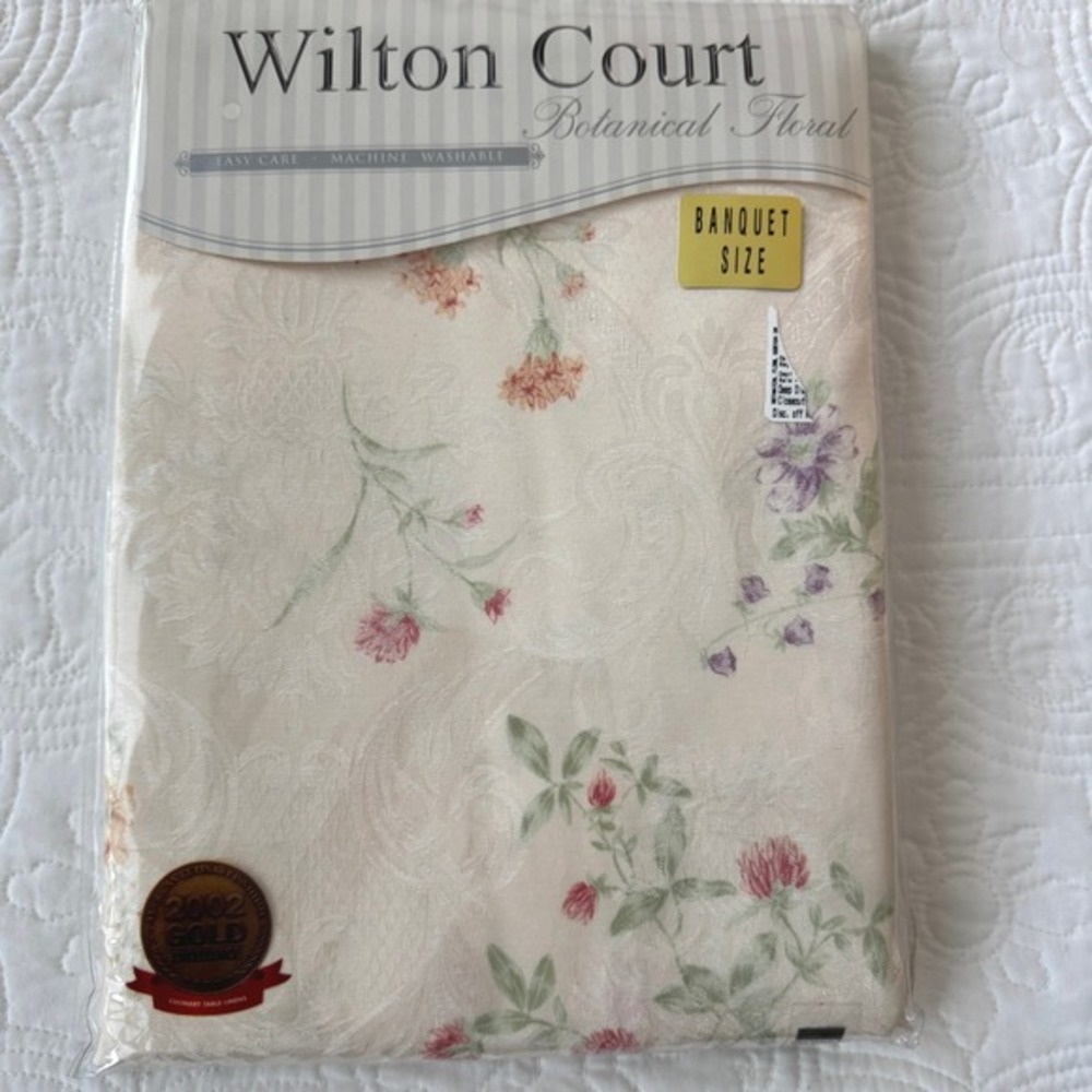 Wilton Court Botanical Floral Tablecloth‎ Rectangle 60x104 Cream Damask Banquet